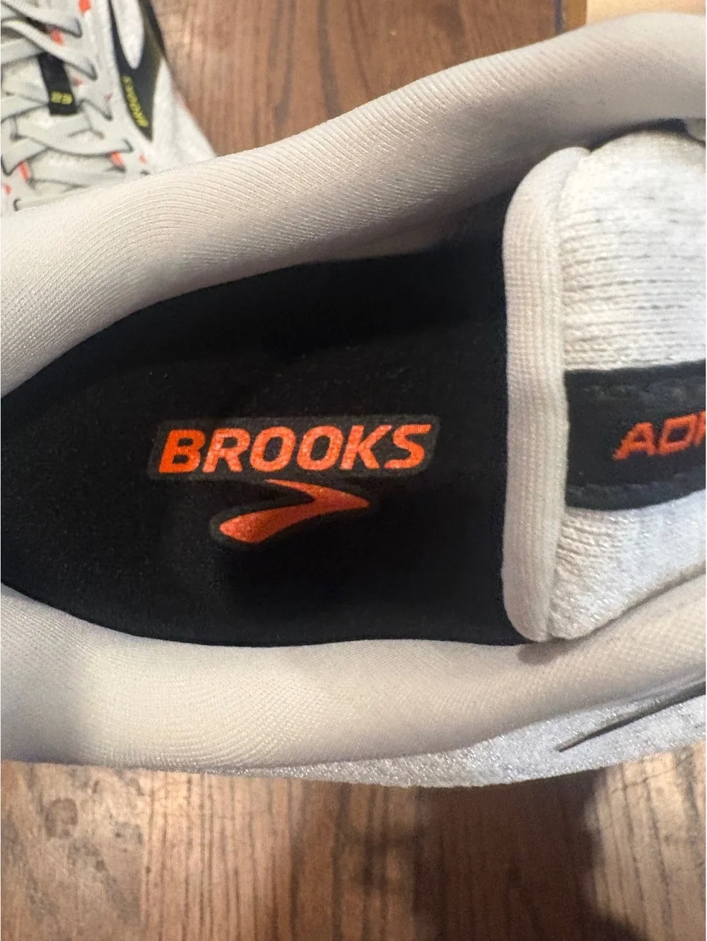 BRAND NEW Brooks Adrenaline GTS 23 Running Shoes - Men's Size 10